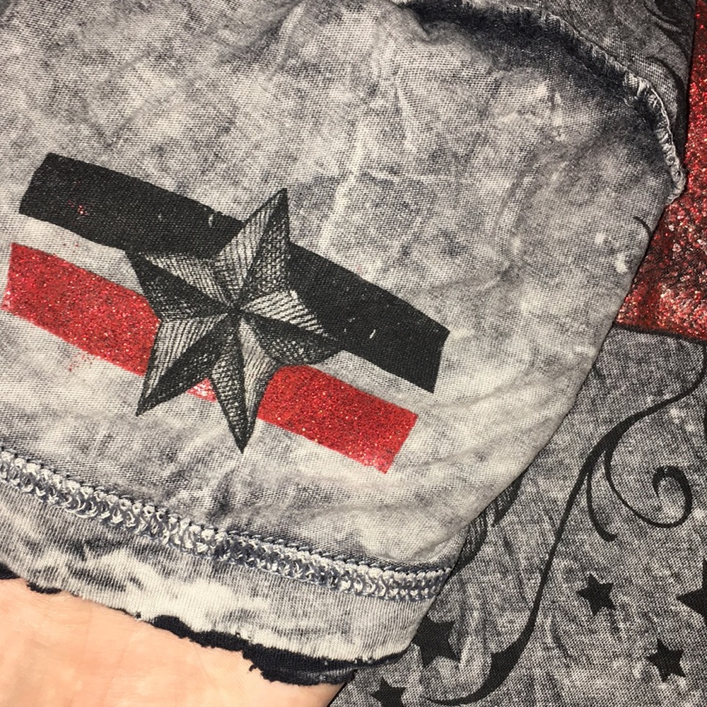 🆕Distressed sinful tee - Picture 6 of 8